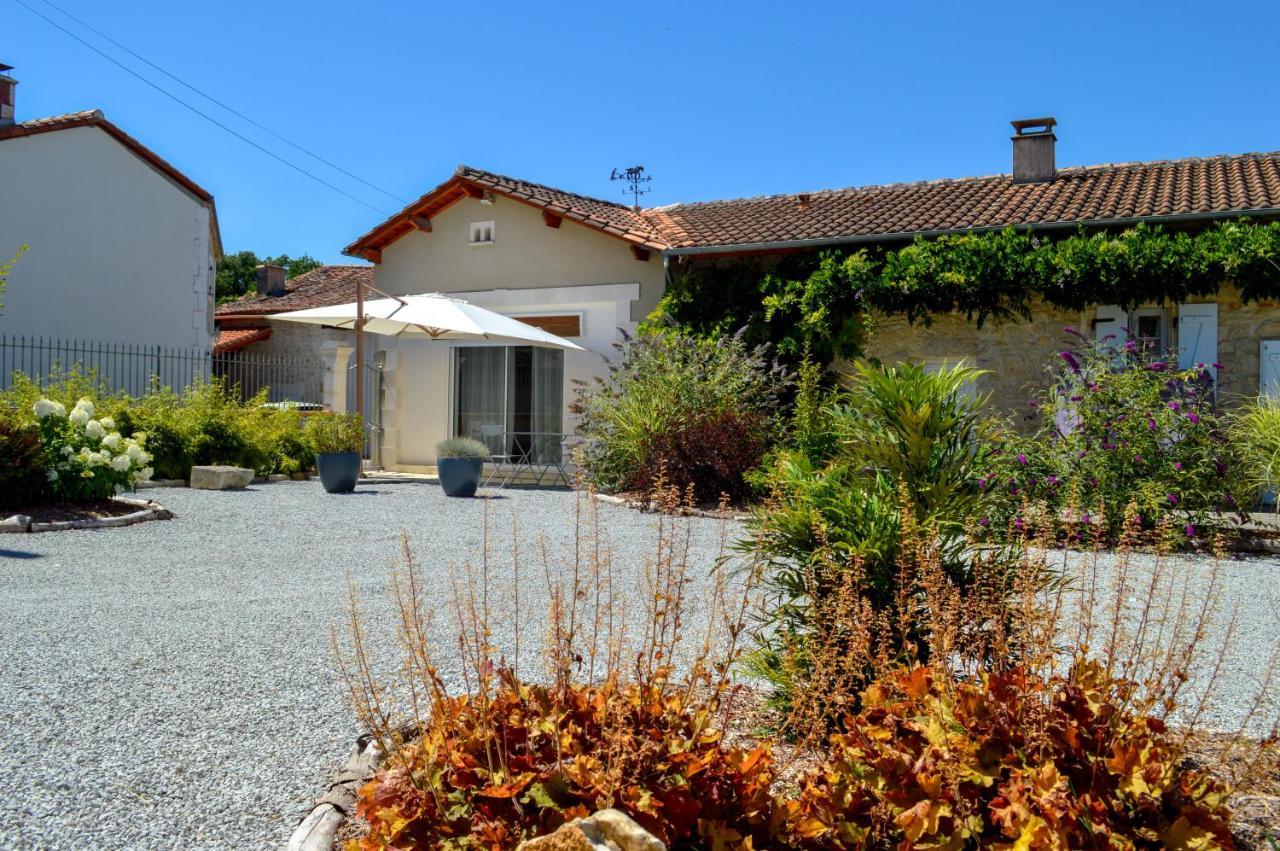 Grande Chambre D'Hote Les Chats-Pitres La Rochette (Charente) Exterior foto