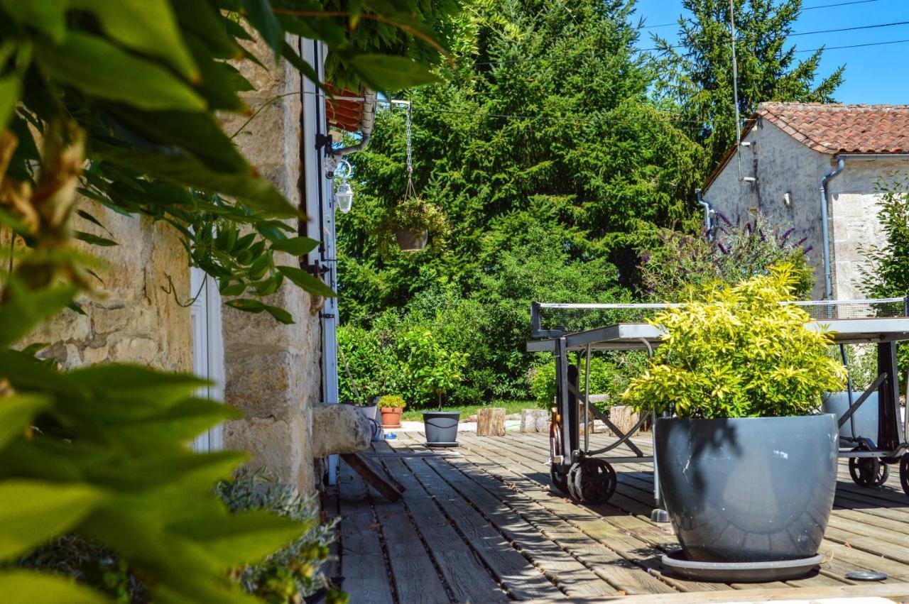Grande Chambre D'Hote Les Chats-Pitres La Rochette (Charente) Exterior foto